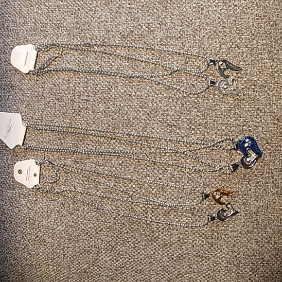 broken heart couple necklace - Picture 1 of 6